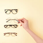 初めての老眼鏡…レンズの種類や選ぶポイントをご紹介！